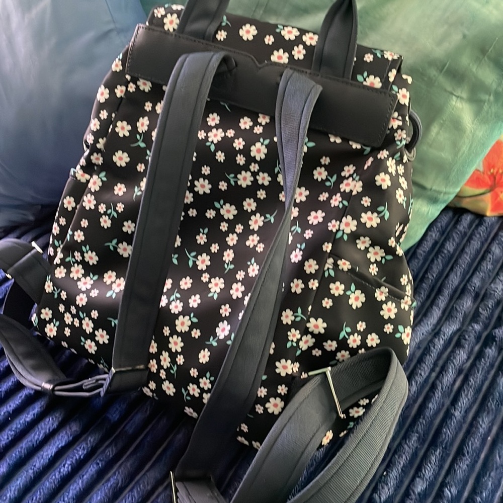 Kate Spade back pack .. just the right size - Picture 2 of 3